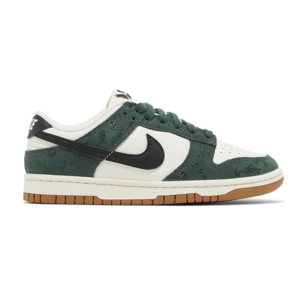 $135 Women’s Nike Dunks Low Snakeskin Green Size W 8 / M 6.5